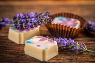 Çikolatalı pralin, trüf