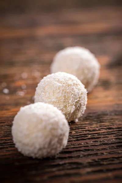 Pralines de noix de coco au chocolat blanc — Photo