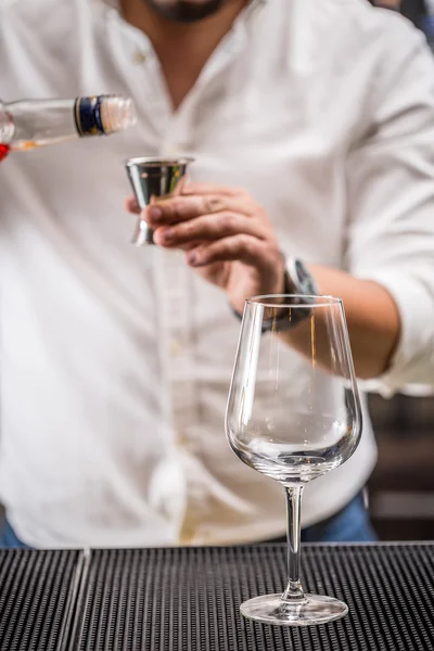 Bartender pouring liqueur — Stock Photo, Image