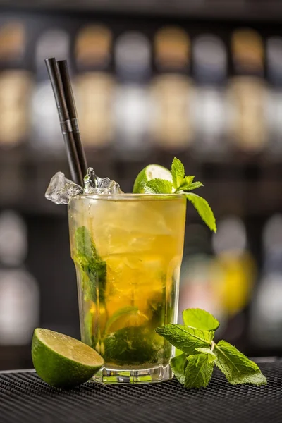 Mint julep cocktail — Stock Photo, Image