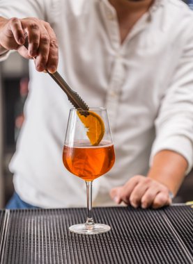 Barmen iş başında