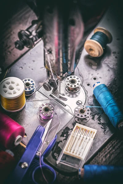 Antique sewing machine — Stock Photo, Image