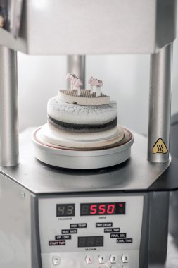 Diş implantları için fırın