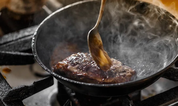 Bistecca di manzo saporita — Foto Stock