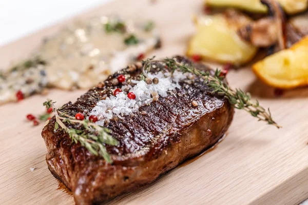 Carne a la parrilla barbacoa —  Fotos de Stock