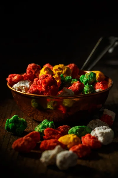 Фундук в барвисті цукру — стокове фото