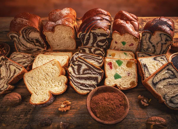 Сладкий плетеный хлеб — стоковое фото