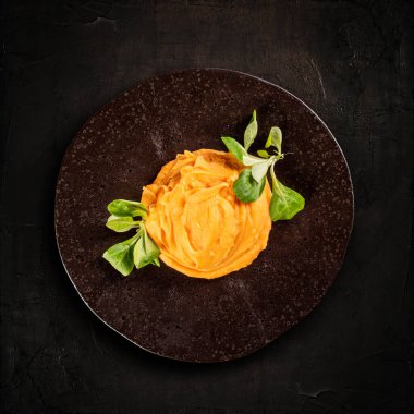 Kızarmış biberli patates.