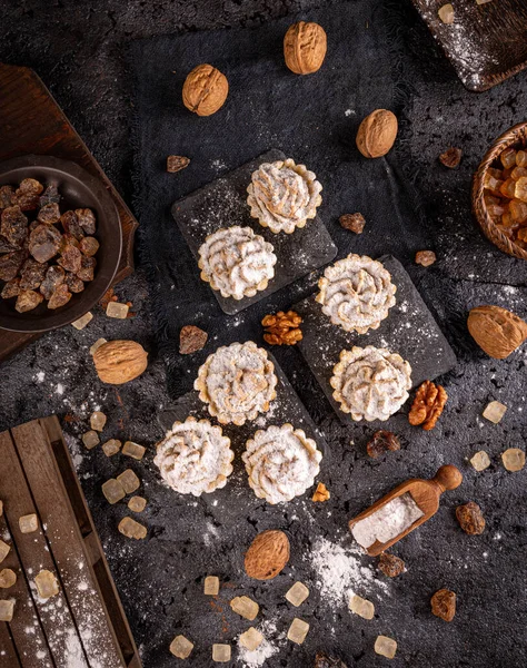 Tartaletas rellenas con crema de nuez — Foto de Stock