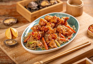 Teriyaki soslu tavuk.