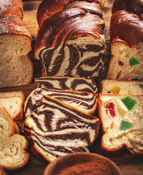 Brioche remolino con chocolate —  Fotos de Stock