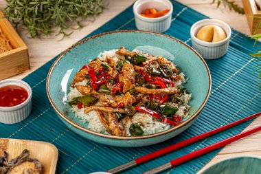 Jalapeno biberli tavuk çizgileri.