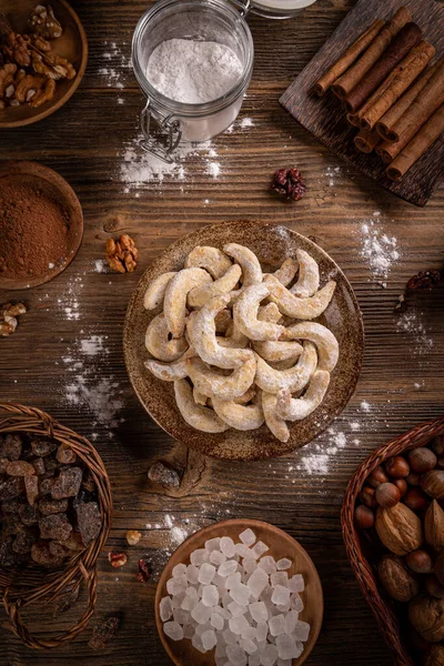 Složení Zátiší Vanilkových Půlměsíce Sušenek Vánoční Stolek — Stock fotografie