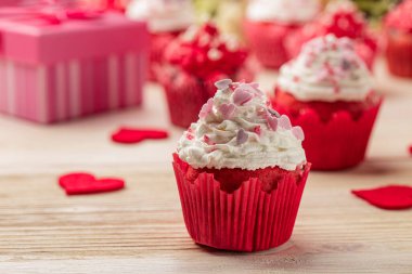 Sevgililer Günü 'nde romantik hediye