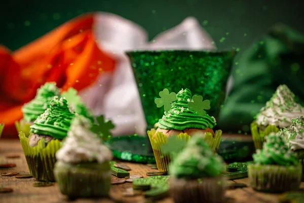 Deliciosos cupcakes decorados — Fotografia de Stock