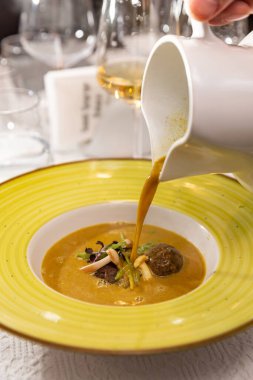 Köfteli krema çorbası.