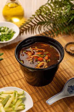 Asya usulü erişte çorbası.