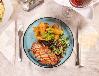 Sulu ızgara domuz bifteği