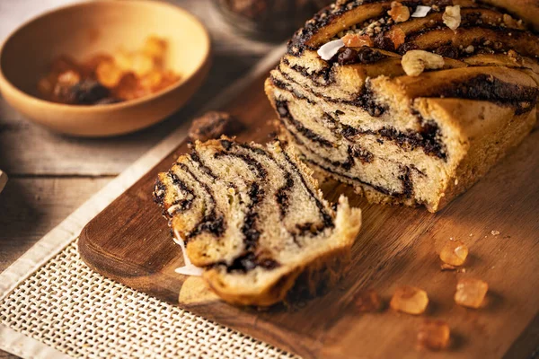 Pastel Tradicional Babka Vegana Polaca Con Chocolate Sobre Fondo Madera —  Fotos de Stock