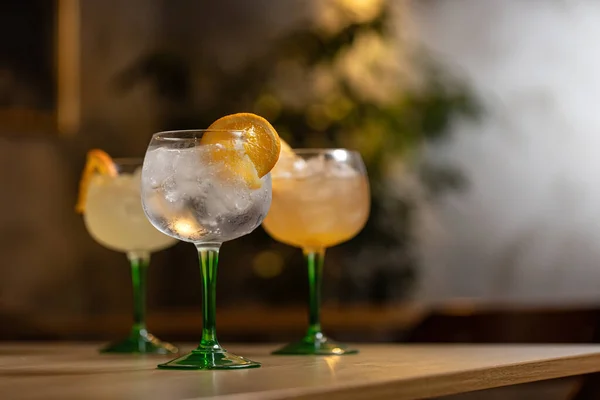 Alcoholische drank gin tonic cocktail — Stockfoto