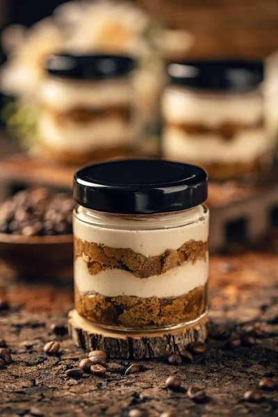 Tiramisu Dessert Med Kex Kakor Och Mascarpone Grädde Burk — Stockfoto