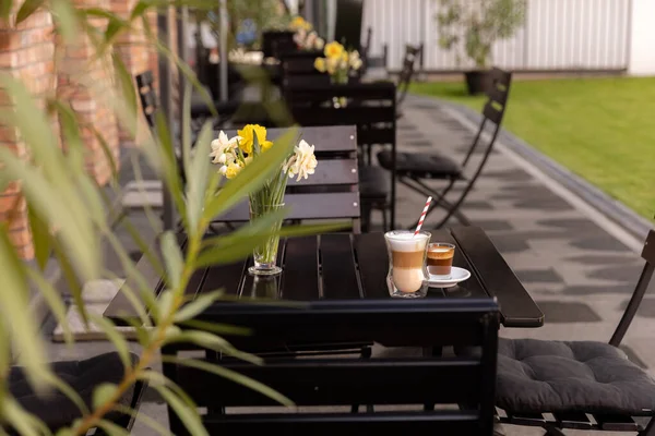 Street Café Två Koppar Kaffe Modern Terrass — Stockfoto