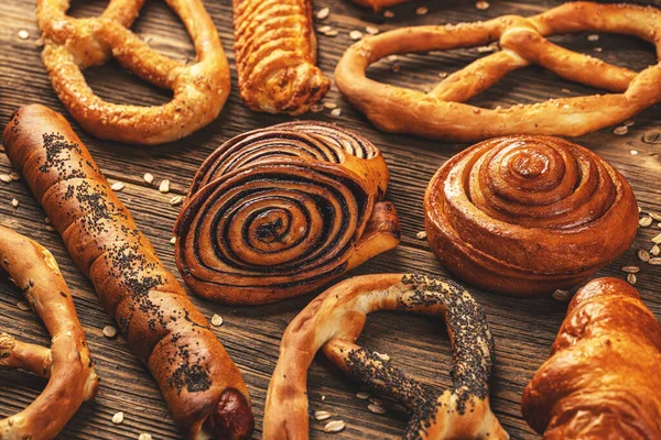 Produits Boulangerie Frais Délicieux Sur Fond Bois Rustique — Photo