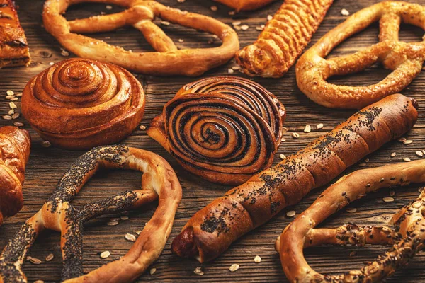 Concepto Panadería Pasteles Dulces Bollo Semillas Amapola Remolinos Chocolate Pretzel —  Fotos de Stock