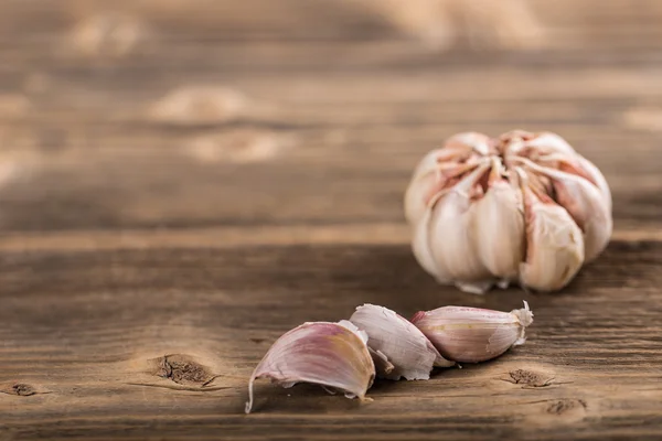 Sarımsak ampuller ve karanfil — Stok fotoğraf