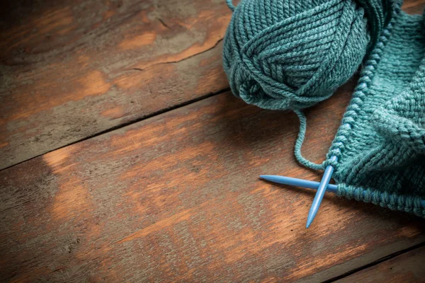 Wollfaden und Stricknadel — Stockfoto