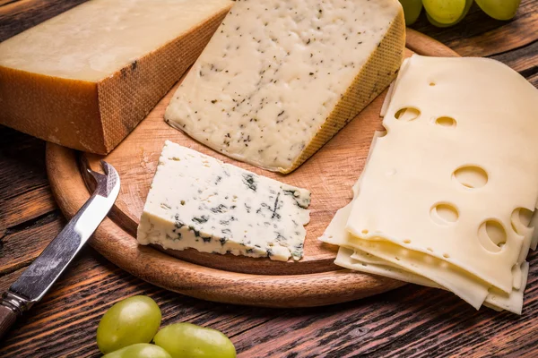 Assorted cheeses — Stock Photo, Image