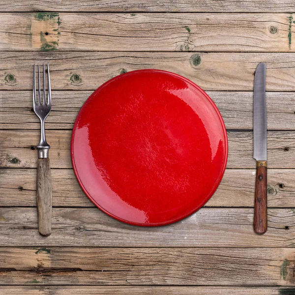 빈 빨간 접시 스톡 사진