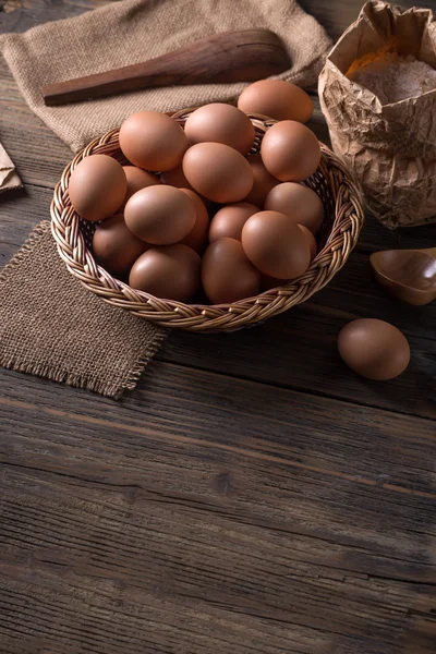 Ovos castanhos orgânicos — Fotografia de Stock