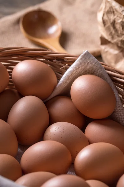 Eieren in de mand — Stockfoto