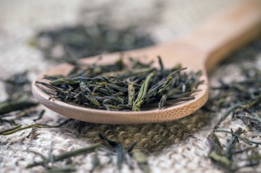 kuru yeşil çay yaprakları