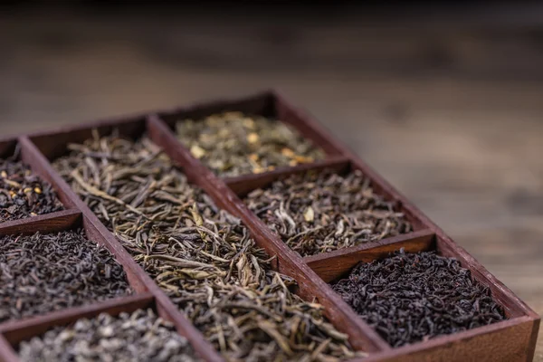 Dry tea in crate — Stock Photo, Image