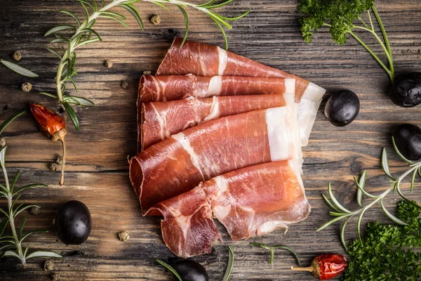 Prosciutto in Scheiben — Stockfoto