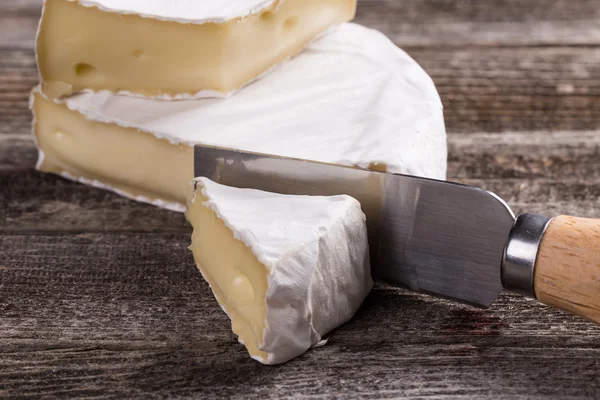 Camembert — Stockfoto