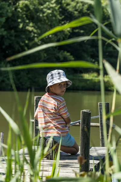 Jungen angeln — Stockfoto