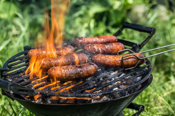 Salsicce alla griglia — Foto Stock