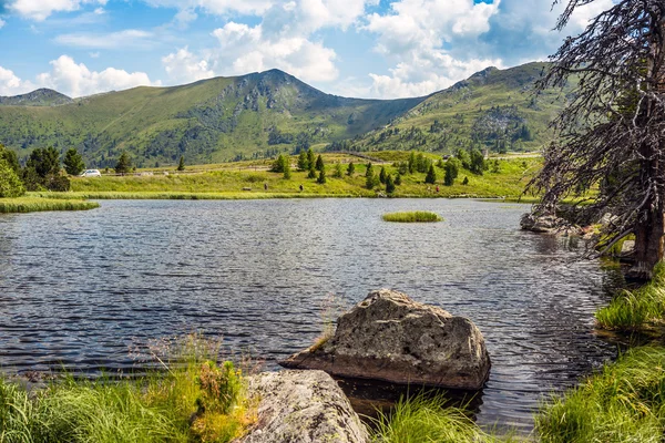 Alpine lake — Stock Photo, Image