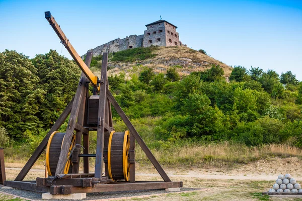 Wooden medieval catapult — Stock Photo, Image