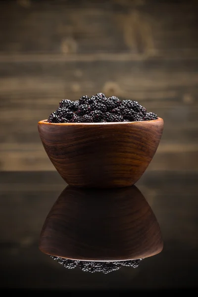 Bowl of blackberries — Stock Photo, Image