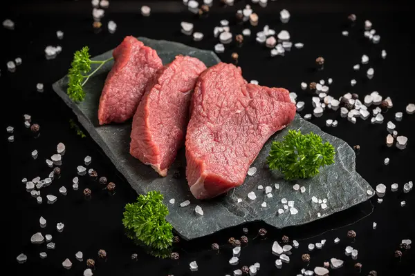 Crude beef meat — Stock Photo, Image