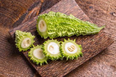 Yeşil acı su kabakları