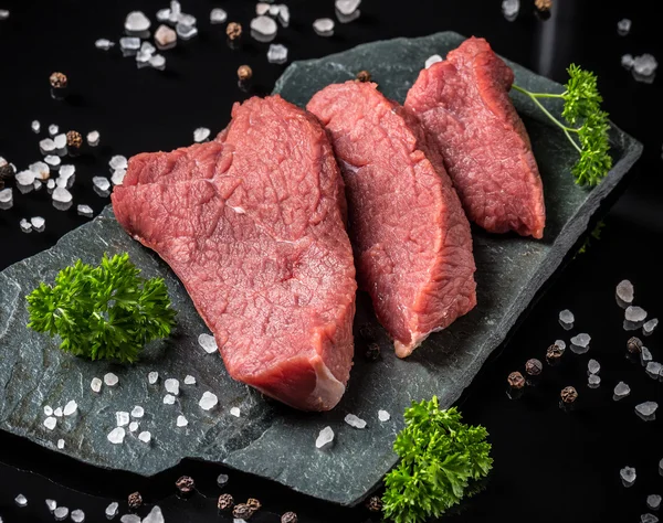 Crude beef — Stock Photo, Image