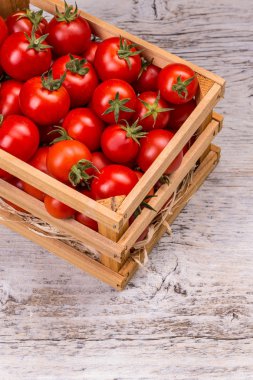 Olgun kiraz domatesleri