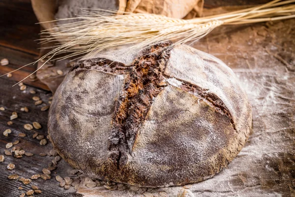 Rustikt lantbröd — Stockfoto