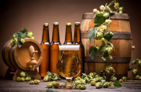 Natura morta con birra — Foto Stock