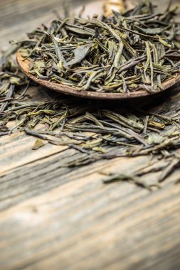 Kurumuş yeşil çay yaprakları